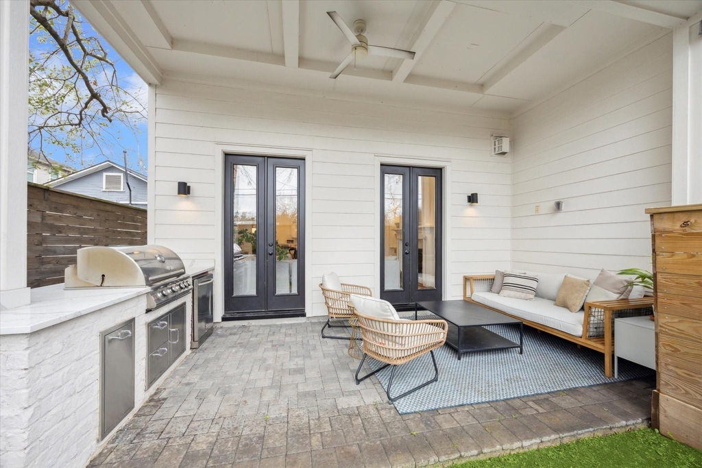 110 E 26th Street - Photo 28