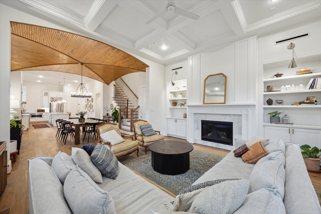 110 E 26th Street - Photo 5