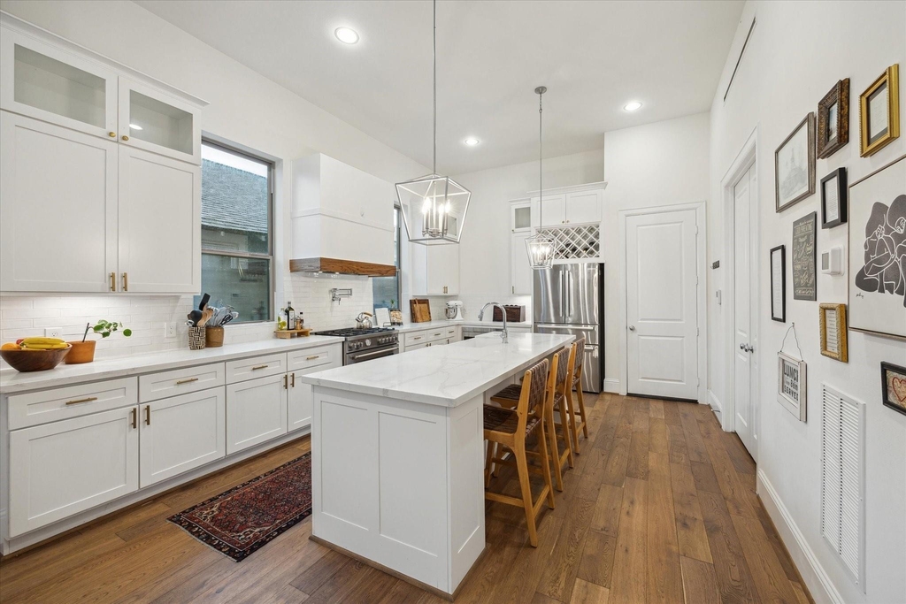 110 E 26th Street - Photo 8