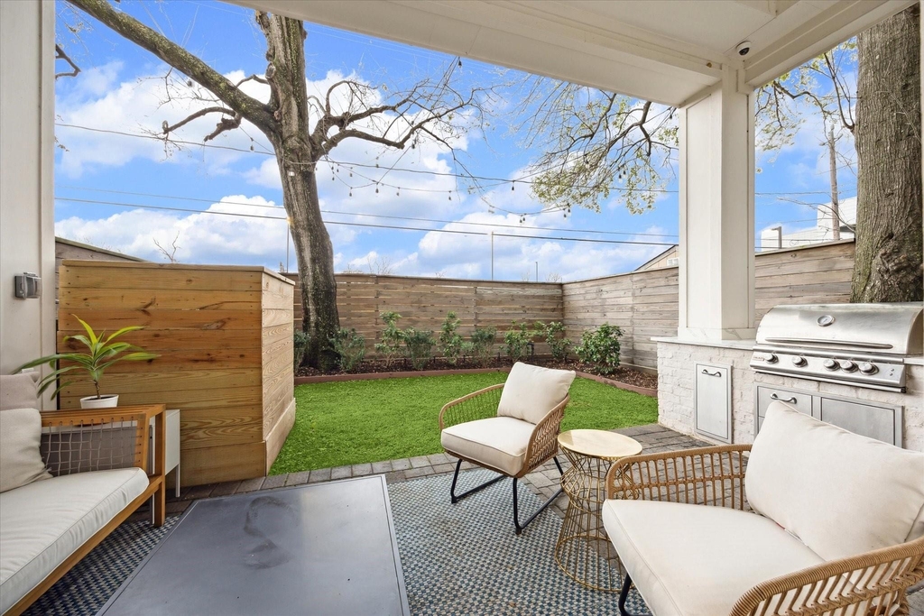 110 E 26th Street - Photo 29