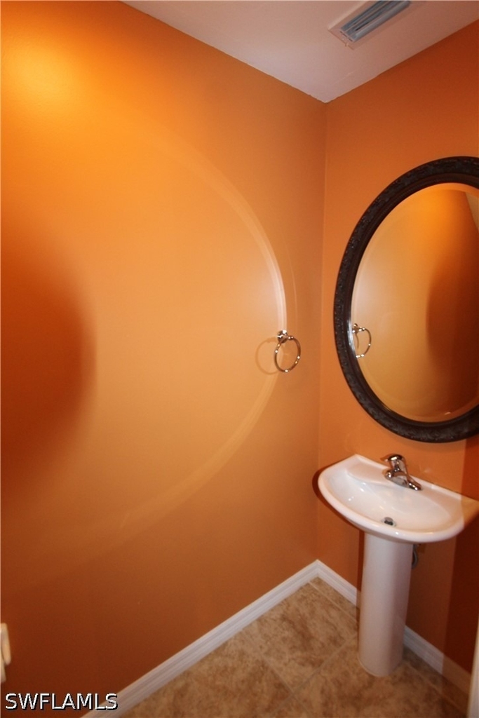 1056 Hampton Circle - Photo 12