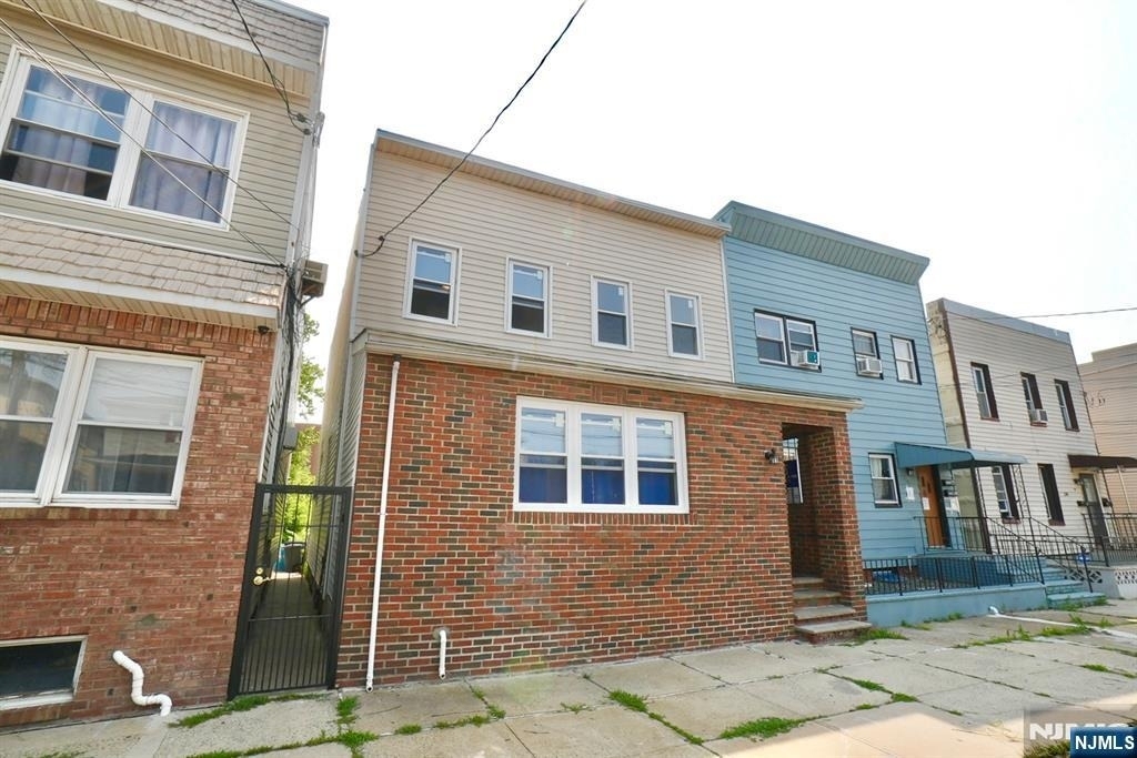 210 Sanford - Photo 17