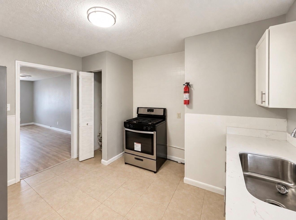 2409 Bastrop - Photo 5