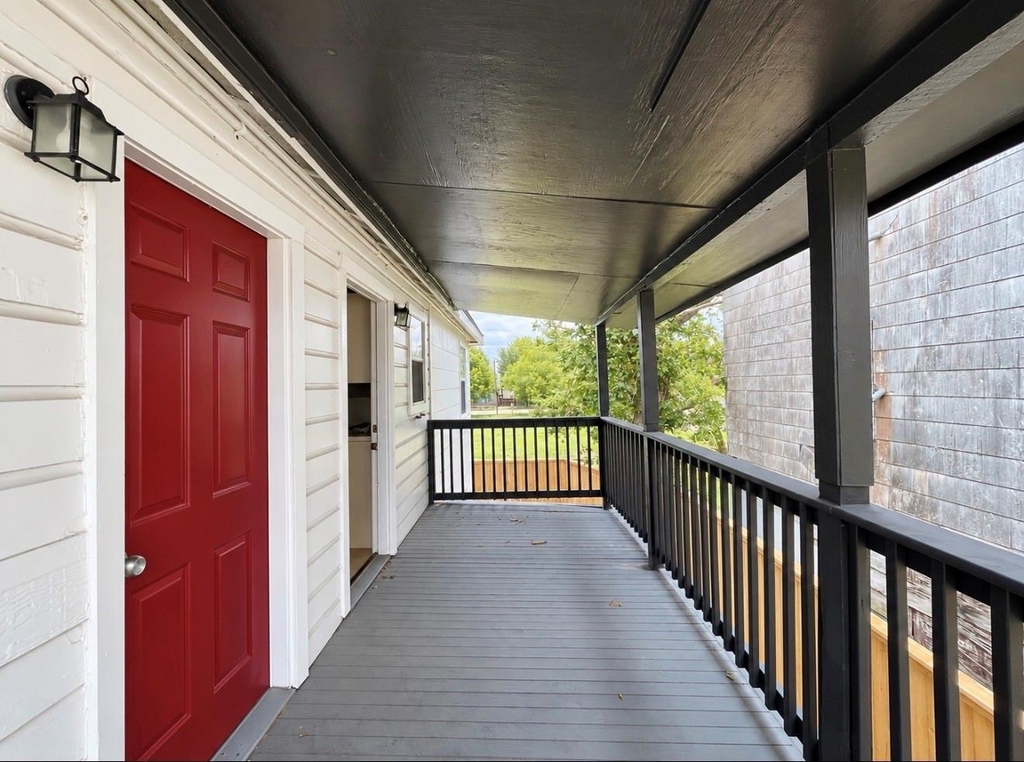 2409 Bastrop - Photo 3