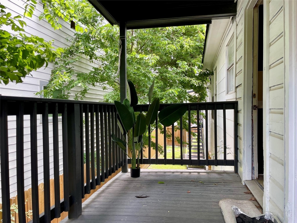 2409 Bastrop - Photo 4
