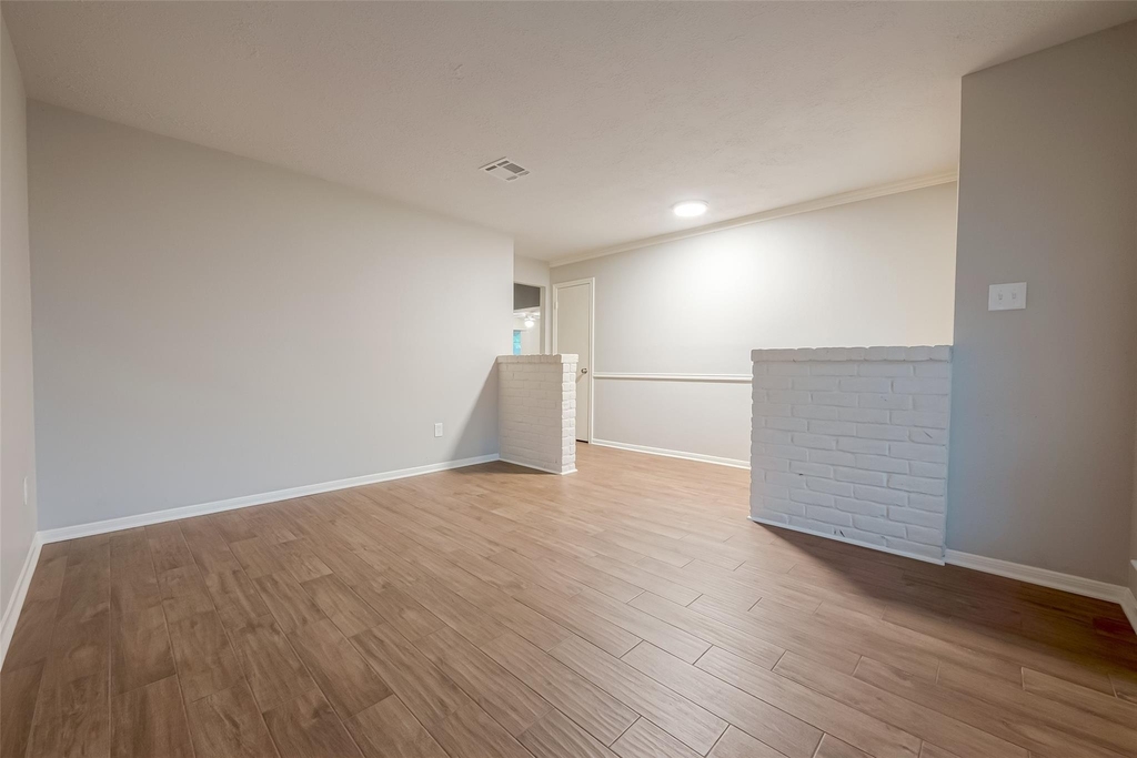 1406 Pinecroft Drive - Photo 4