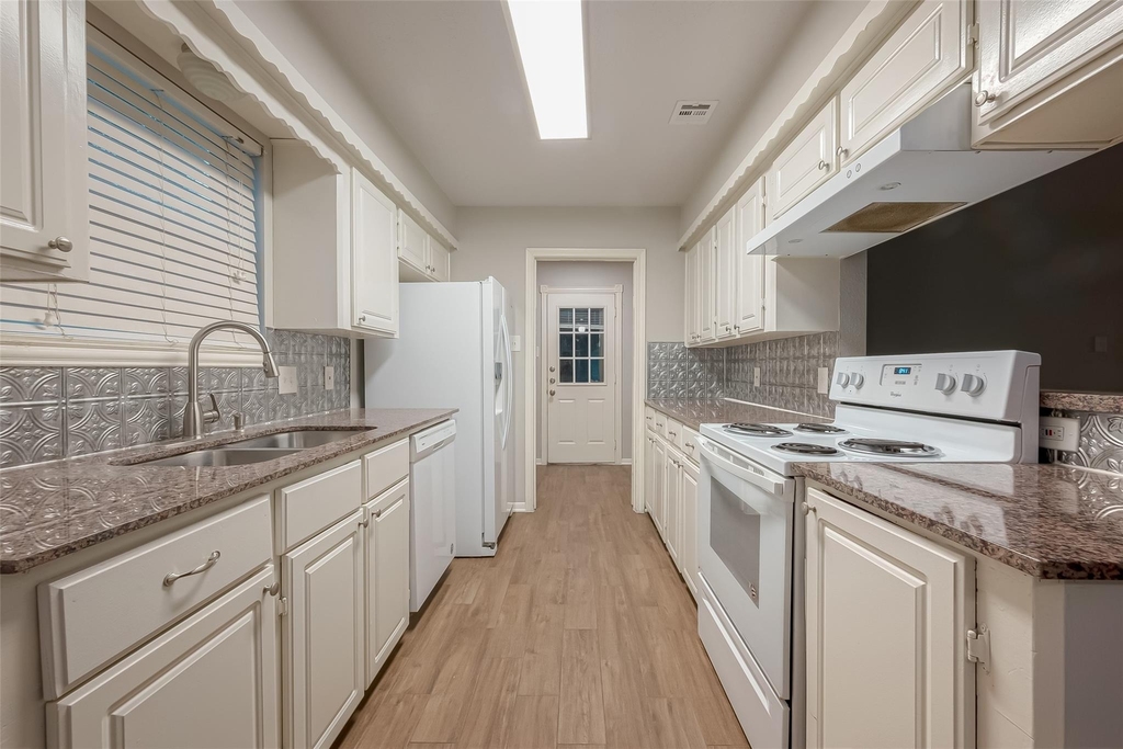 1406 Pinecroft Drive - Photo 12