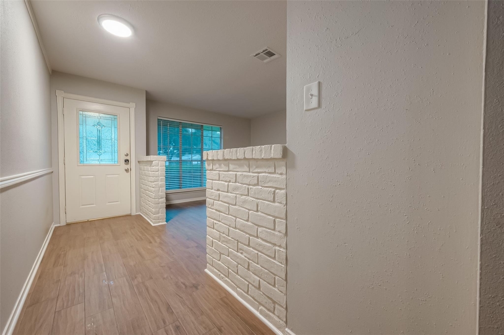 1406 Pinecroft Drive - Photo 3