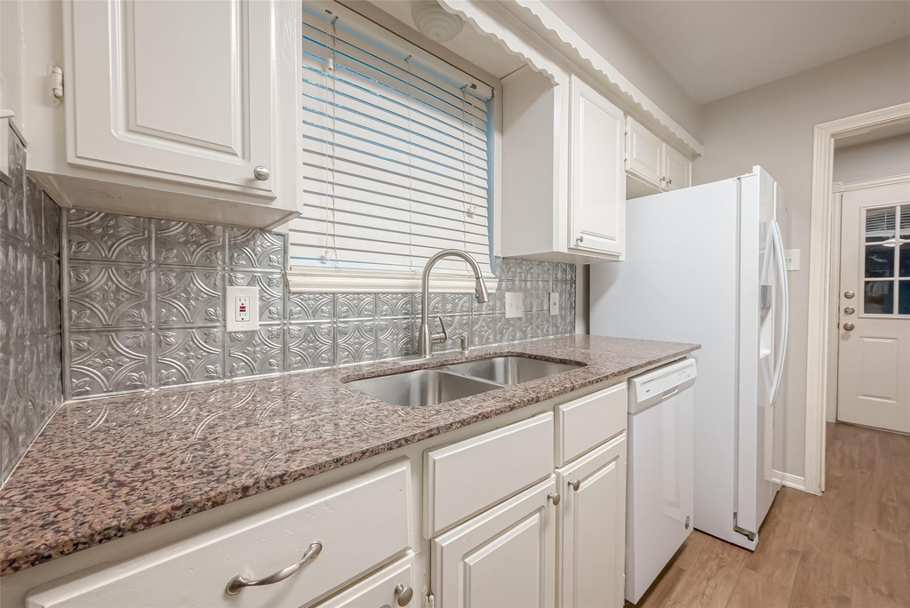 1406 Pinecroft Drive - Photo 14