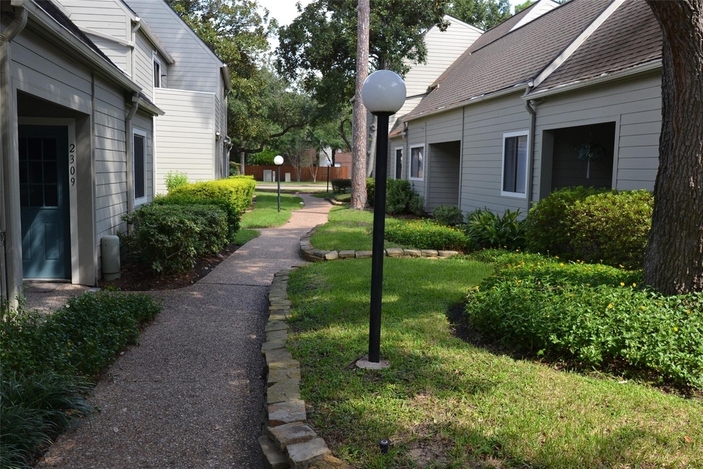 2325 Briarwest Boulevard - Photo 2