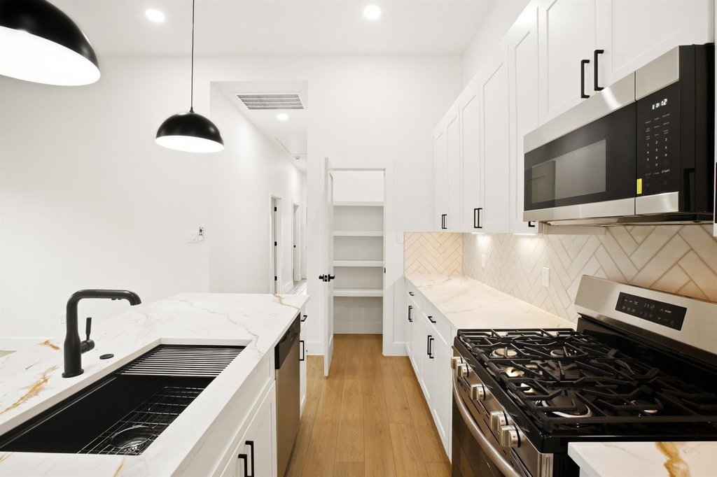 944 Lucky Street - Photo 10