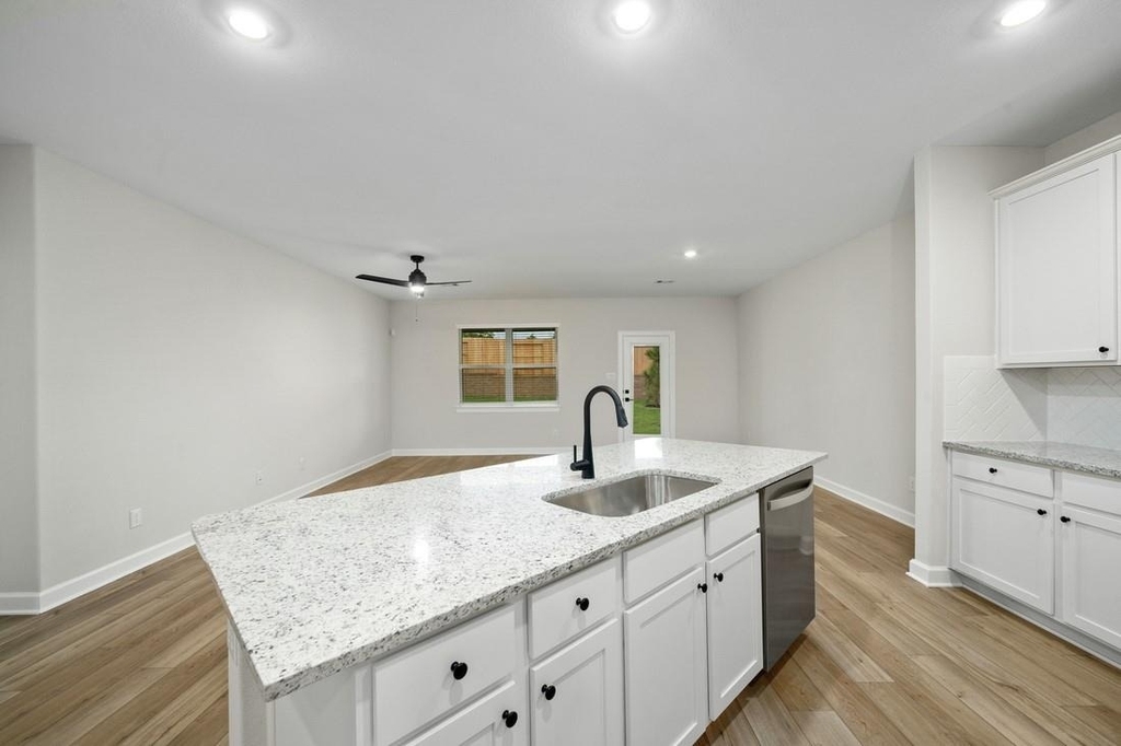 6015 Diamond Leaf Court - Photo 4