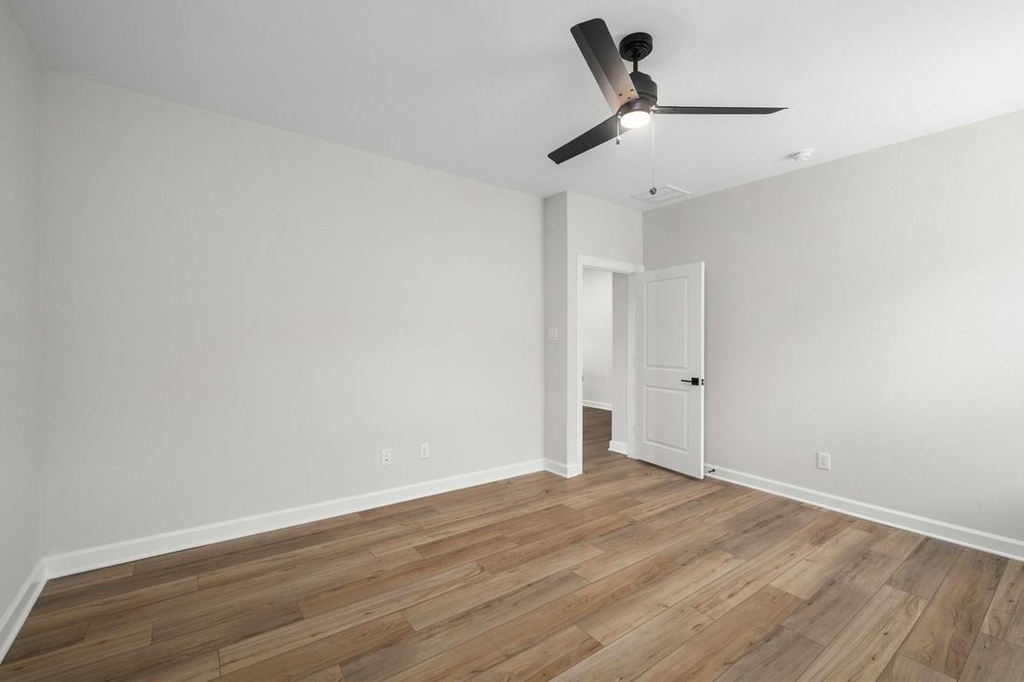 6015 Diamond Leaf Court - Photo 12