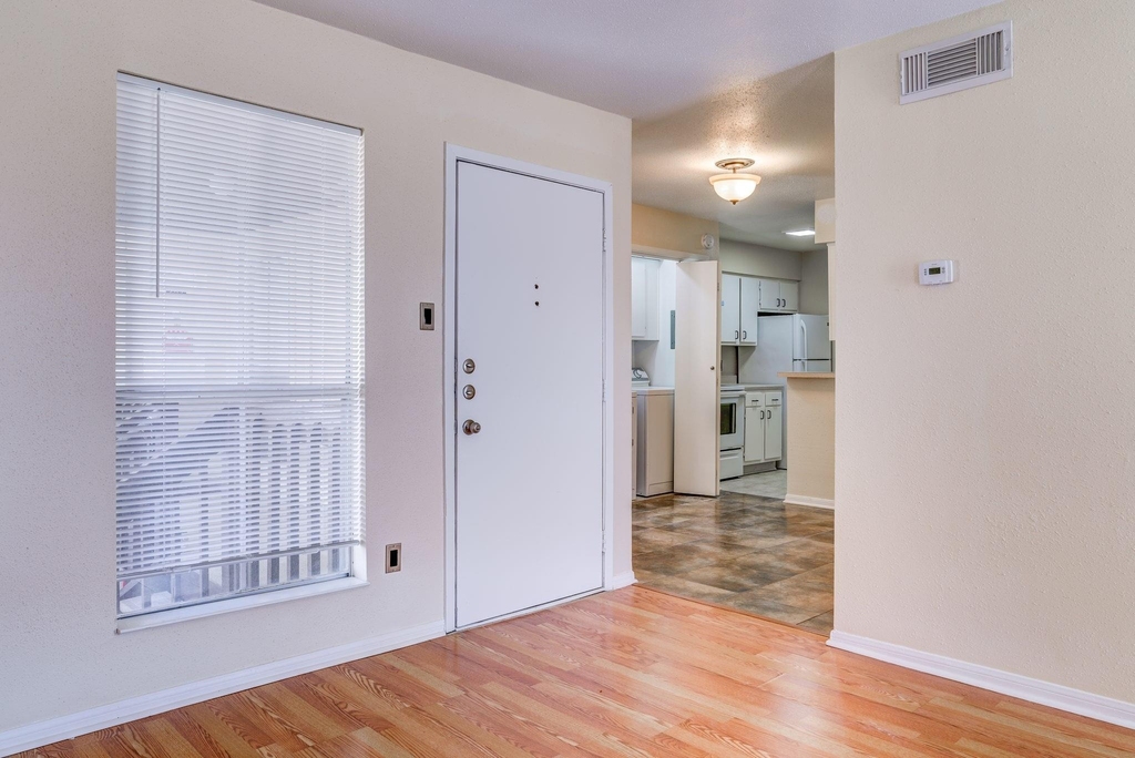 1500 Bay Area Boulevard - Photo 3