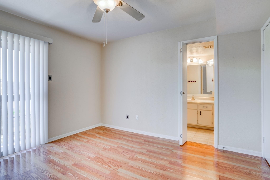 1500 Bay Area Boulevard - Photo 10