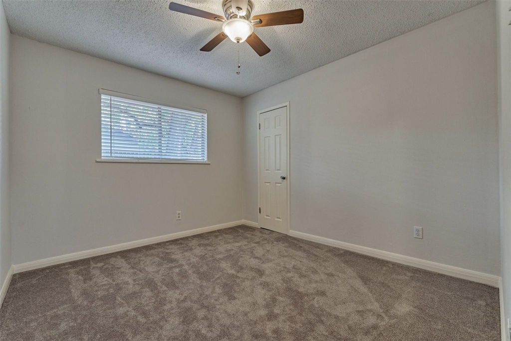 307 Robinwood Drive - Photo 13