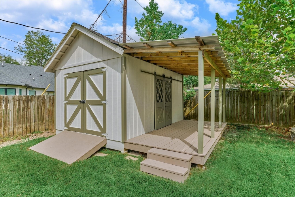 307 Robinwood Drive - Photo 17