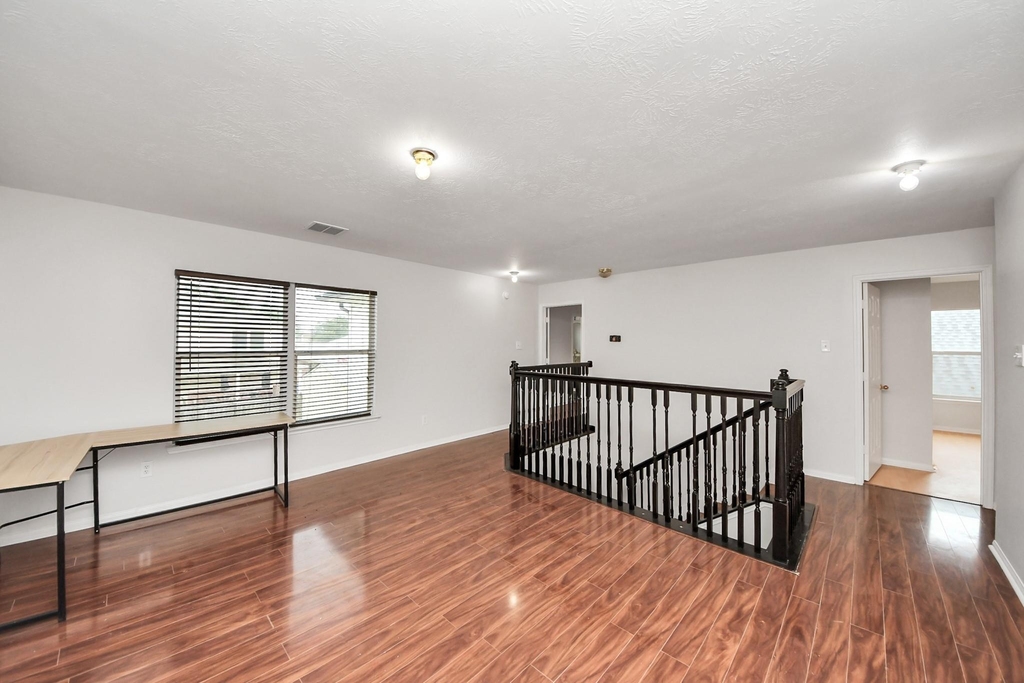 1910 Fallow Lane - Photo 15