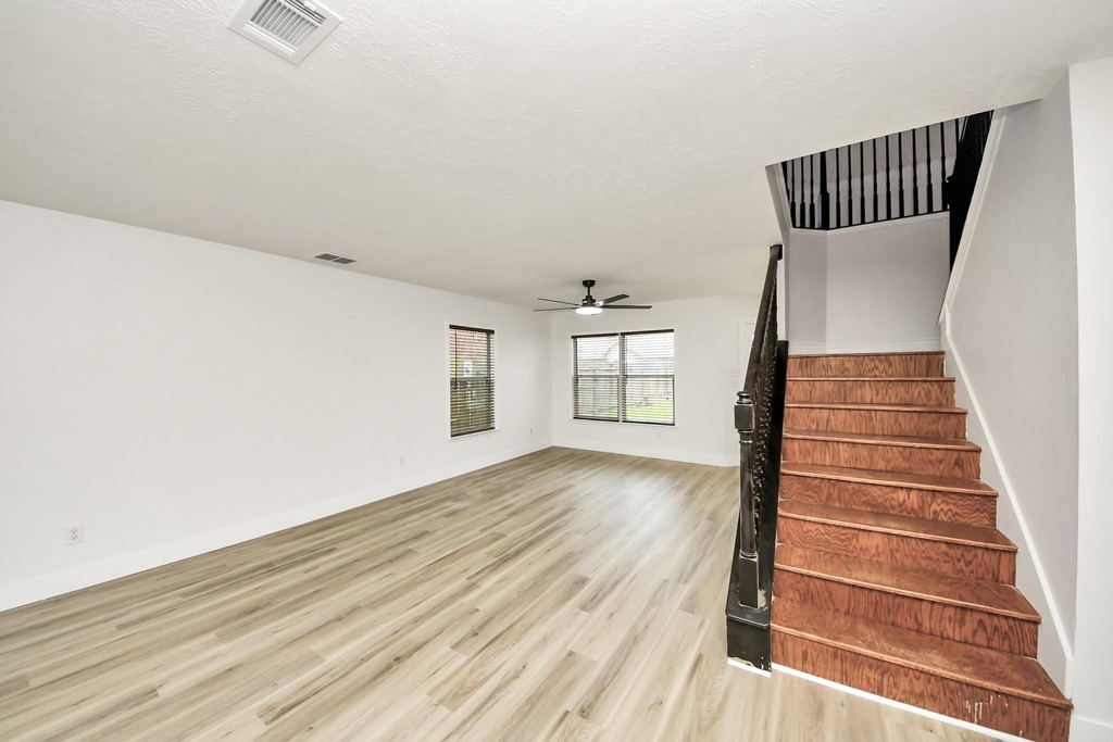 1910 Fallow Lane - Photo 5