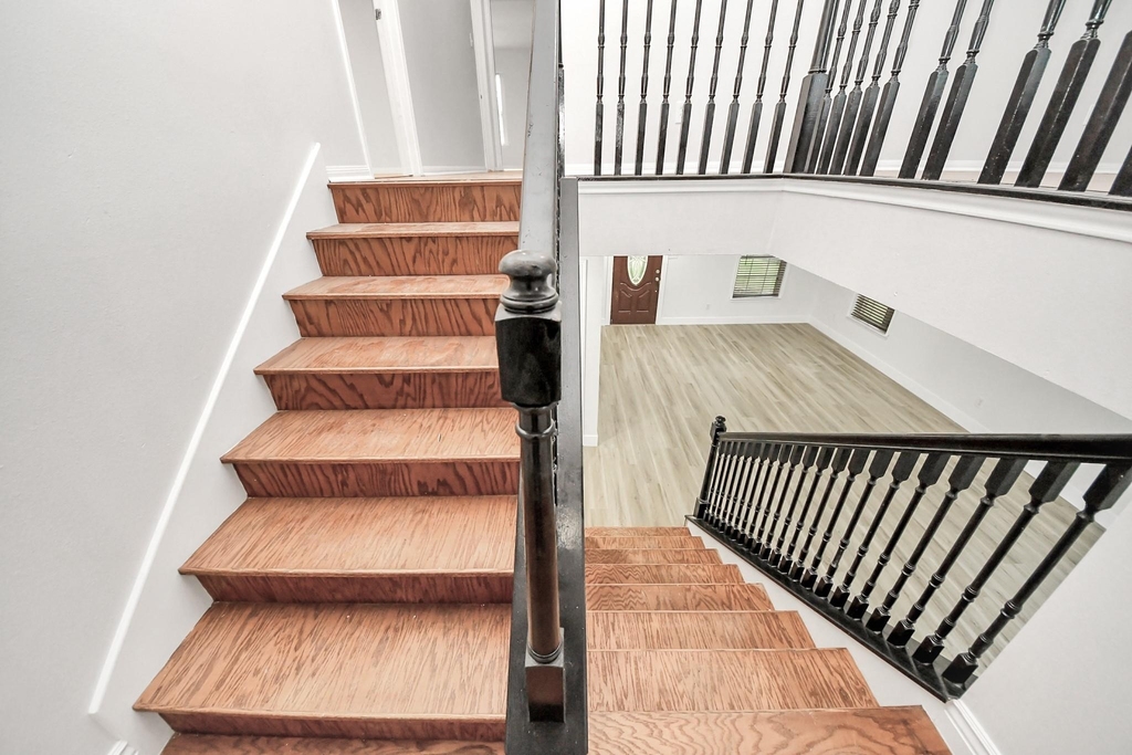 1910 Fallow Lane - Photo 16