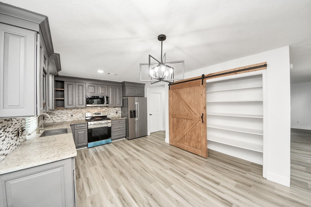 1910 Fallow Lane - Photo 11