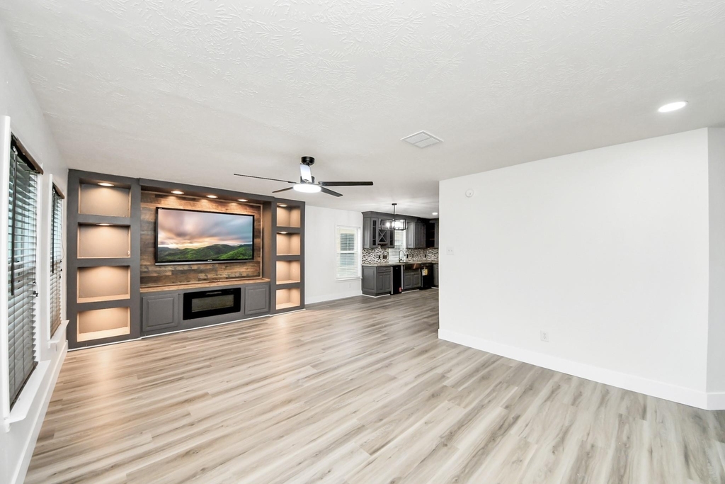 1910 Fallow Lane - Photo 9