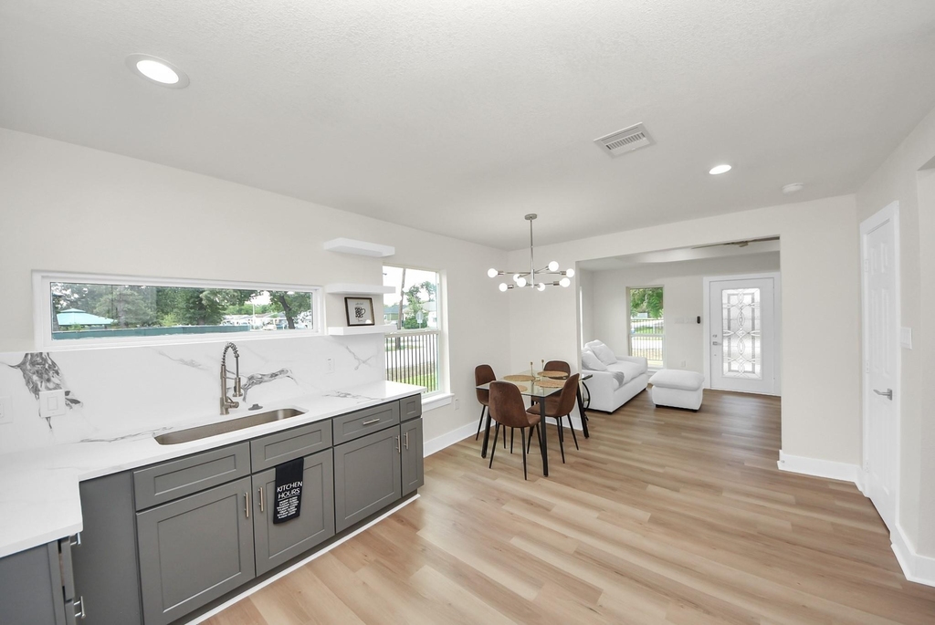 1102 Gazin Street - Photo 7