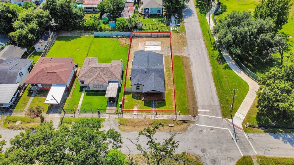 1102 Gazin Street - Photo 2