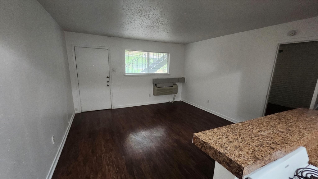 103 Avondale Street - Photo 3