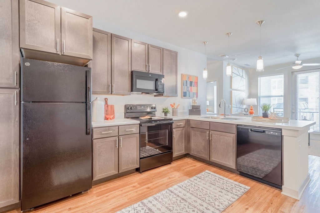13939 Hillcroft Avenue - Photo 3