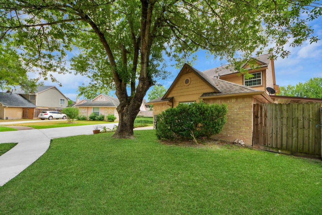 12303 Gambit Dr - Photo 2