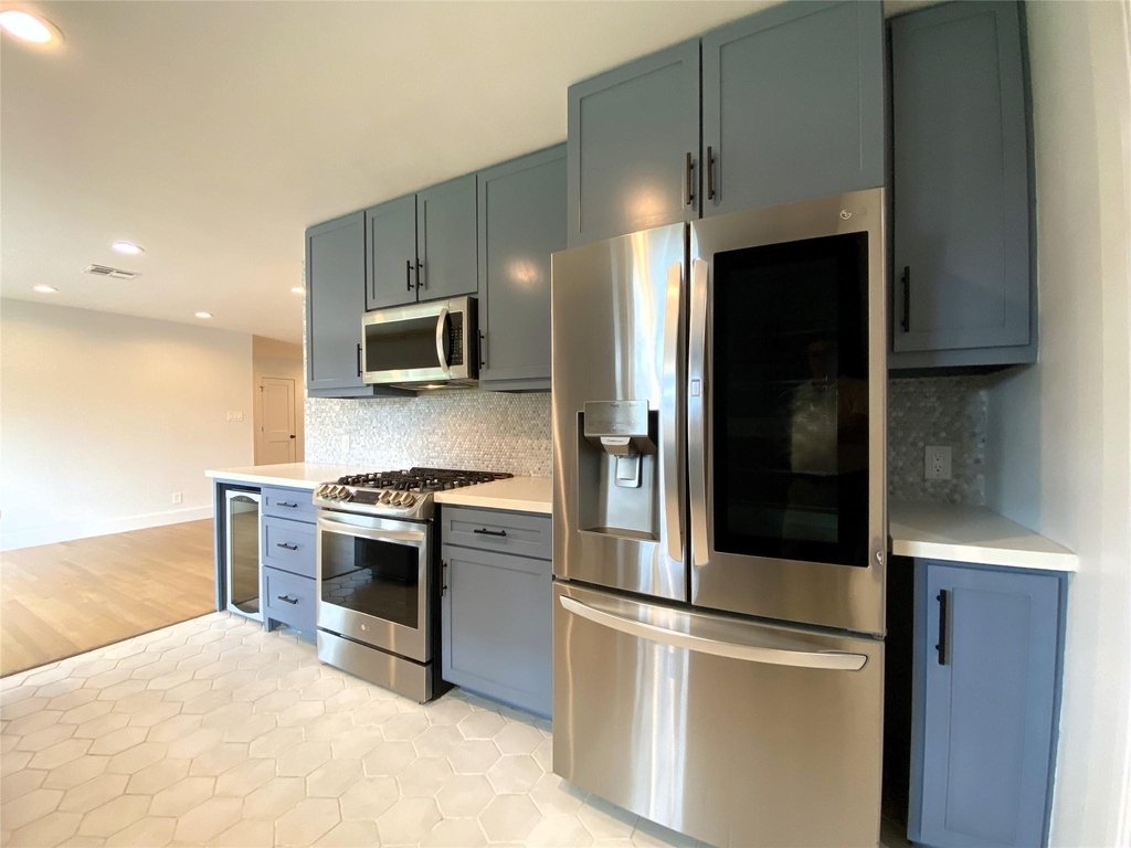 1818 Mill Creek Drive - Photo 4