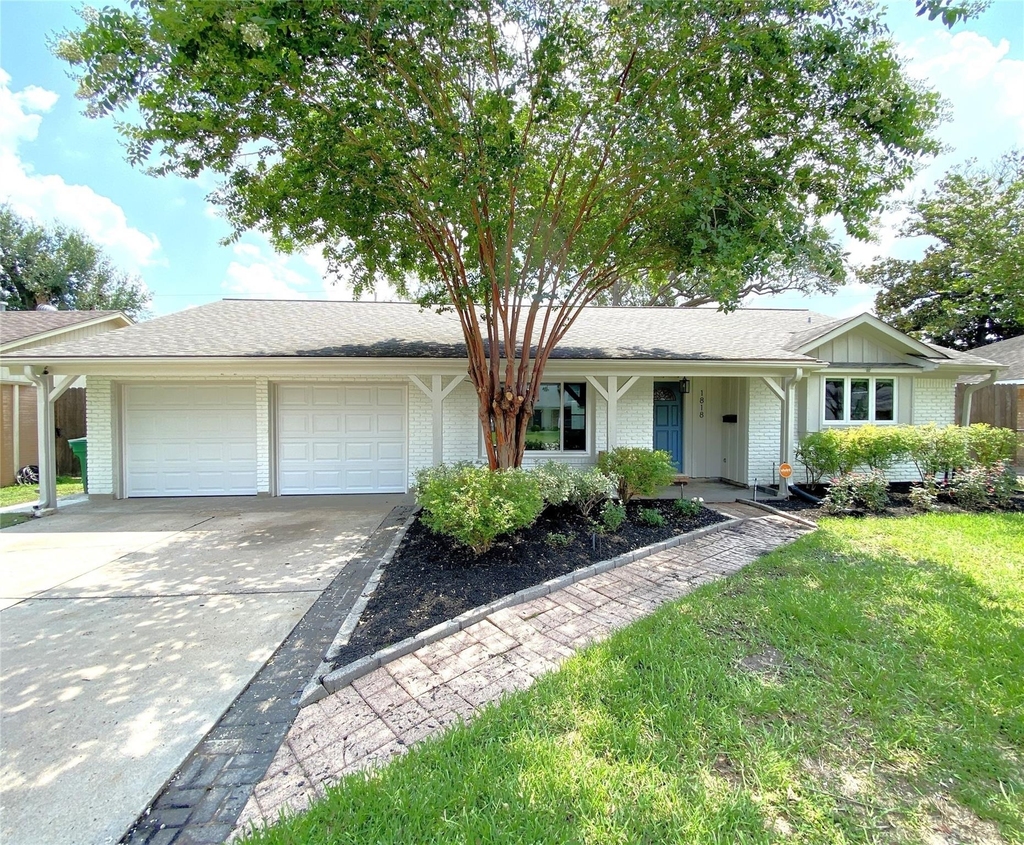 1818 Mill Creek Drive - Photo 0