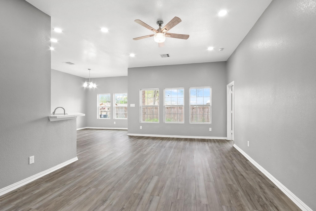 535 Corydon Drive - Photo 6