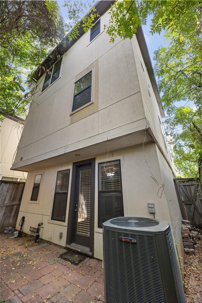 1212 St Charles - Photo 24