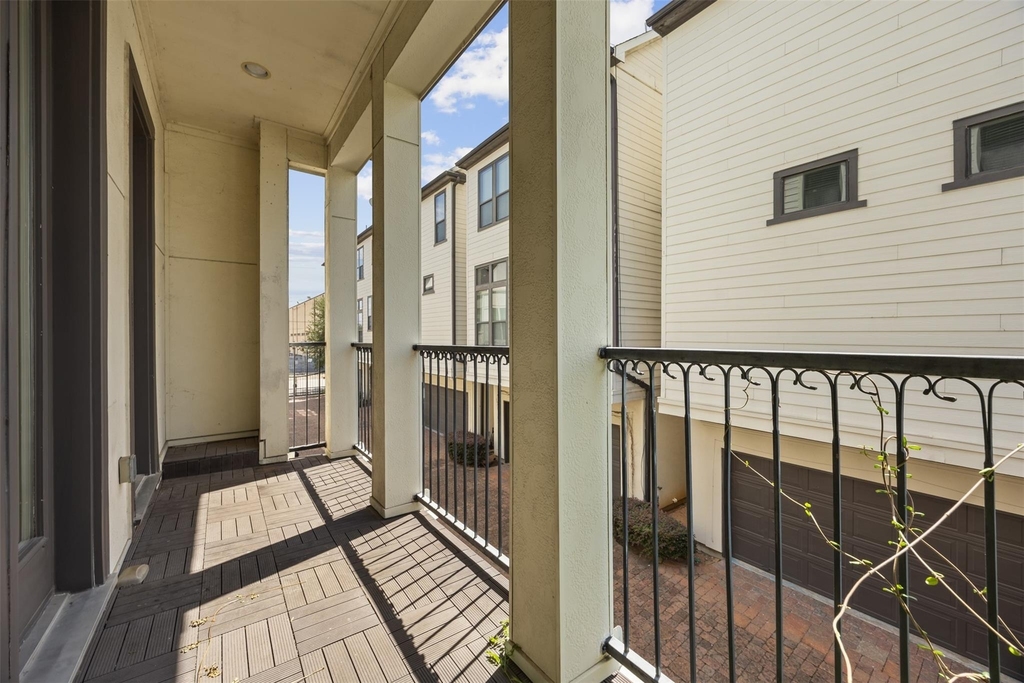1212 St Charles - Photo 9