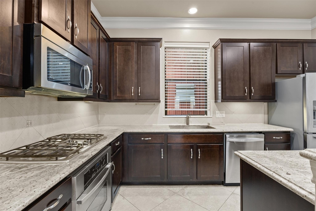 1212 St Charles - Photo 6