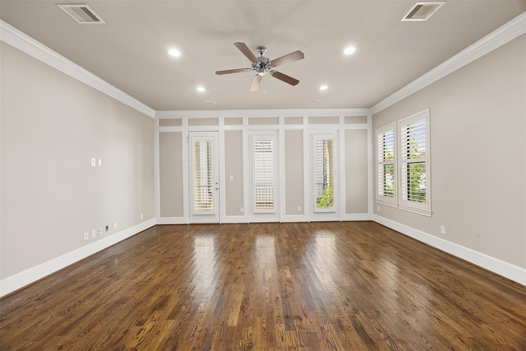 1212 St Charles - Photo 2