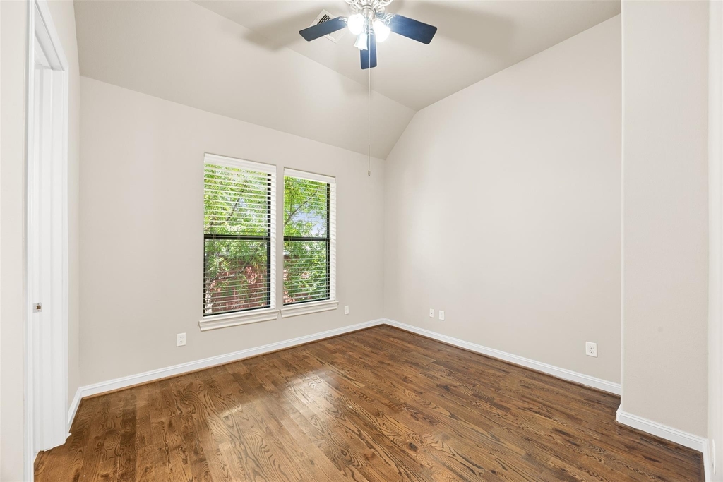 1212 St Charles - Photo 8