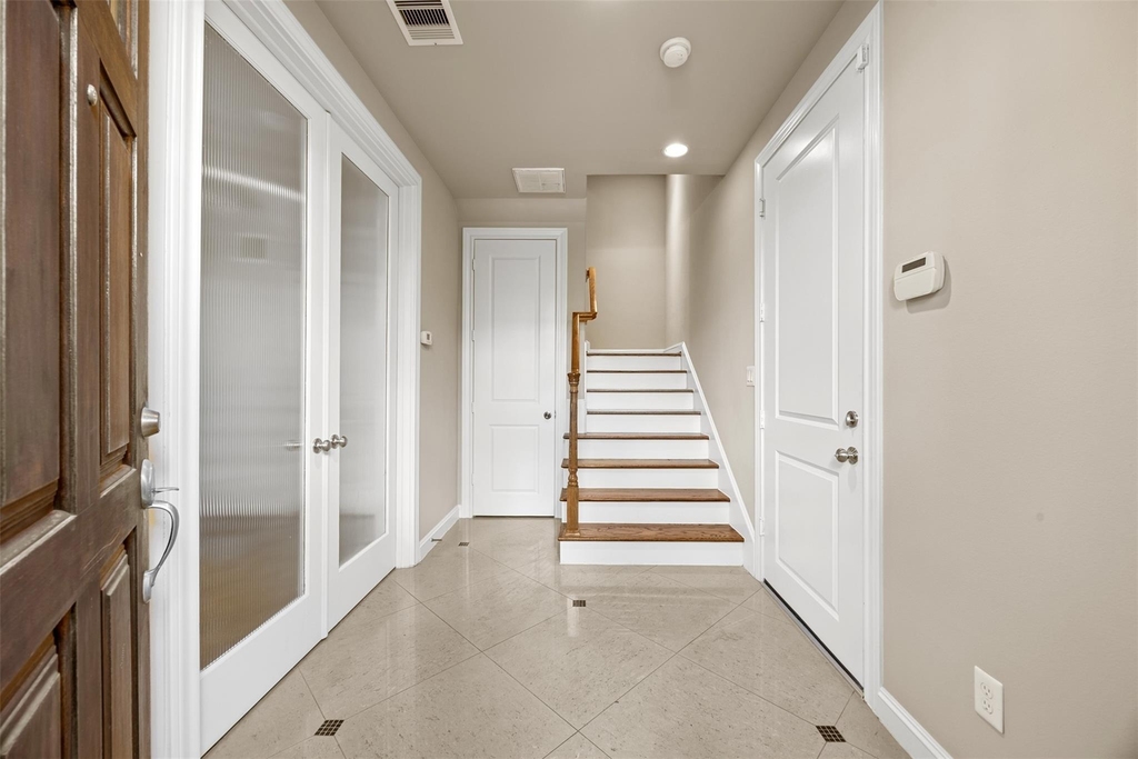 1212 St Charles - Photo 4