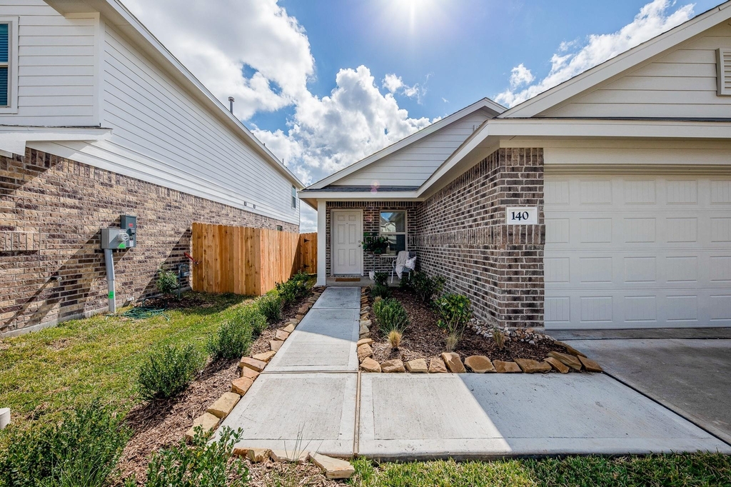 140 Austin Street - Photo 2