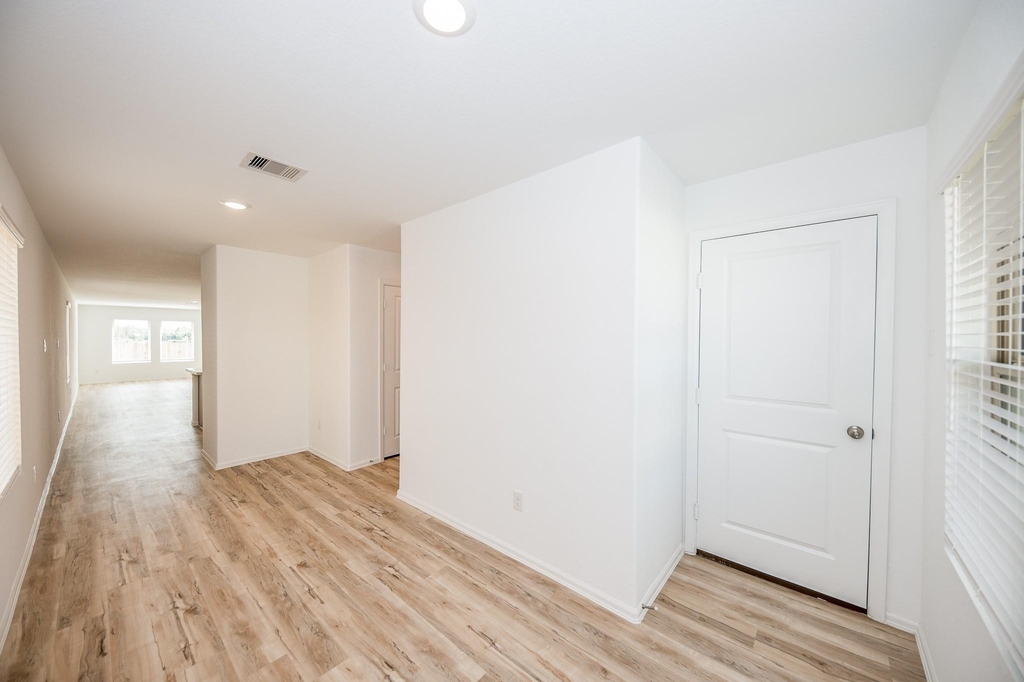 140 Austin Street - Photo 4
