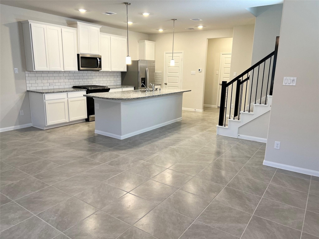 705 Seabreeze Drive - Photo 1