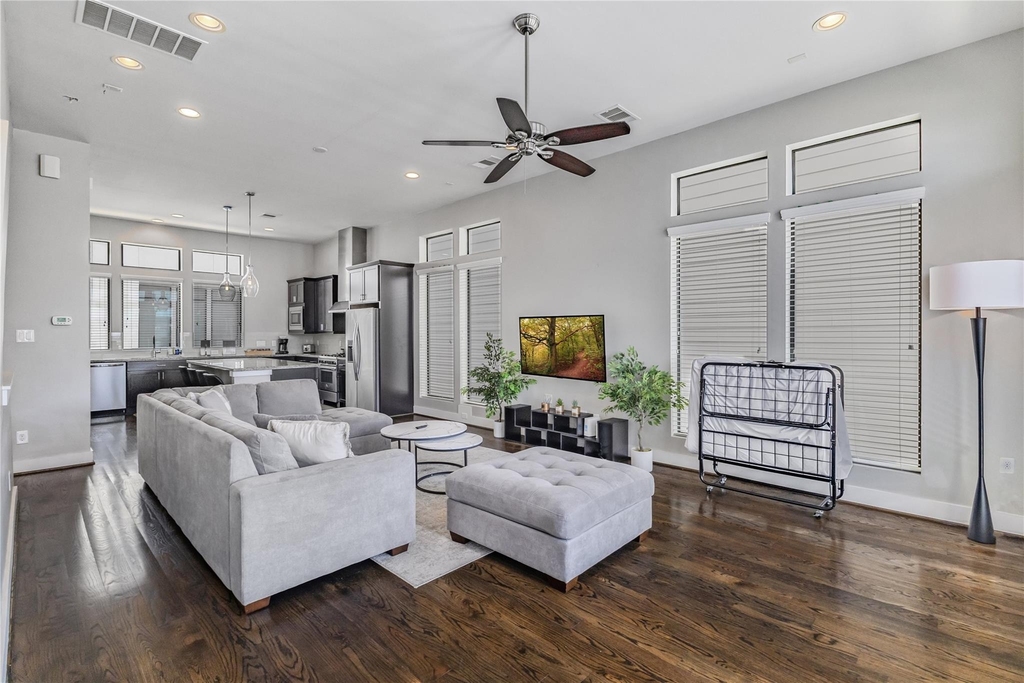 2114 Sabine Street - Photo 6