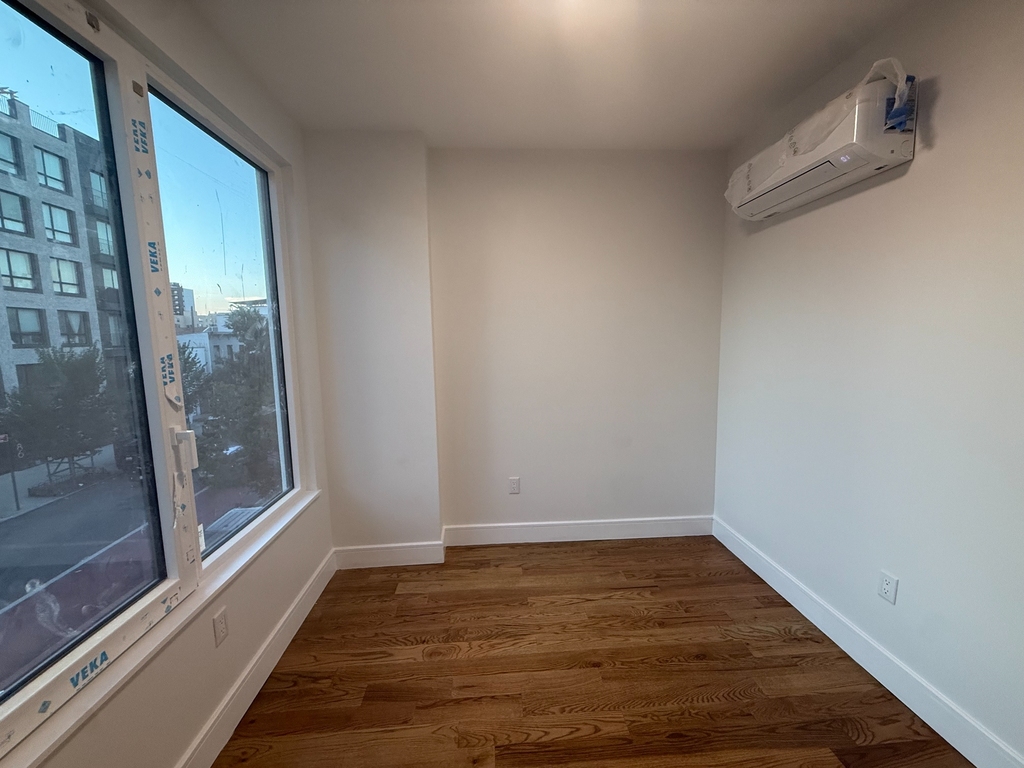 997 Rogers Avenue - Photo 0