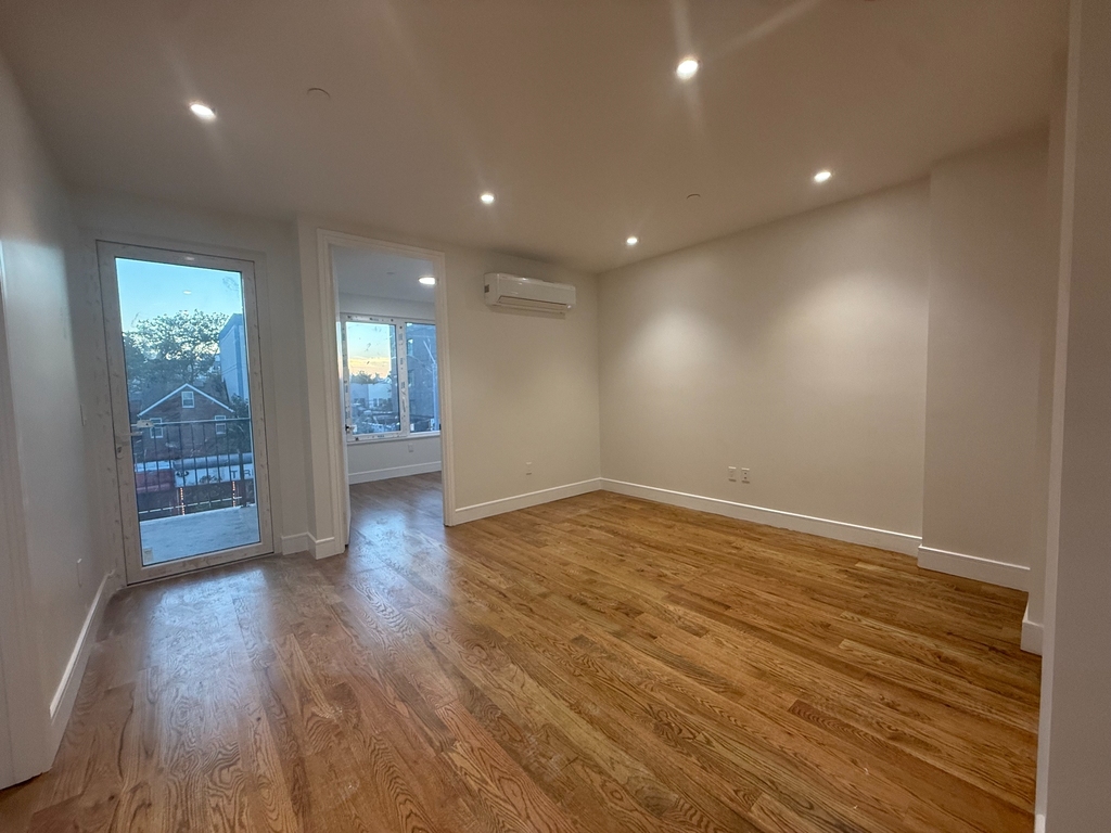 997 Rogers Avenue - Photo 1