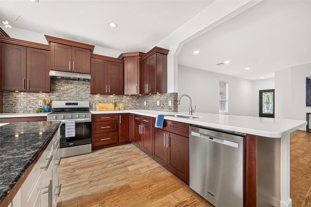 923 Saginaw Bay Court - Photo 10