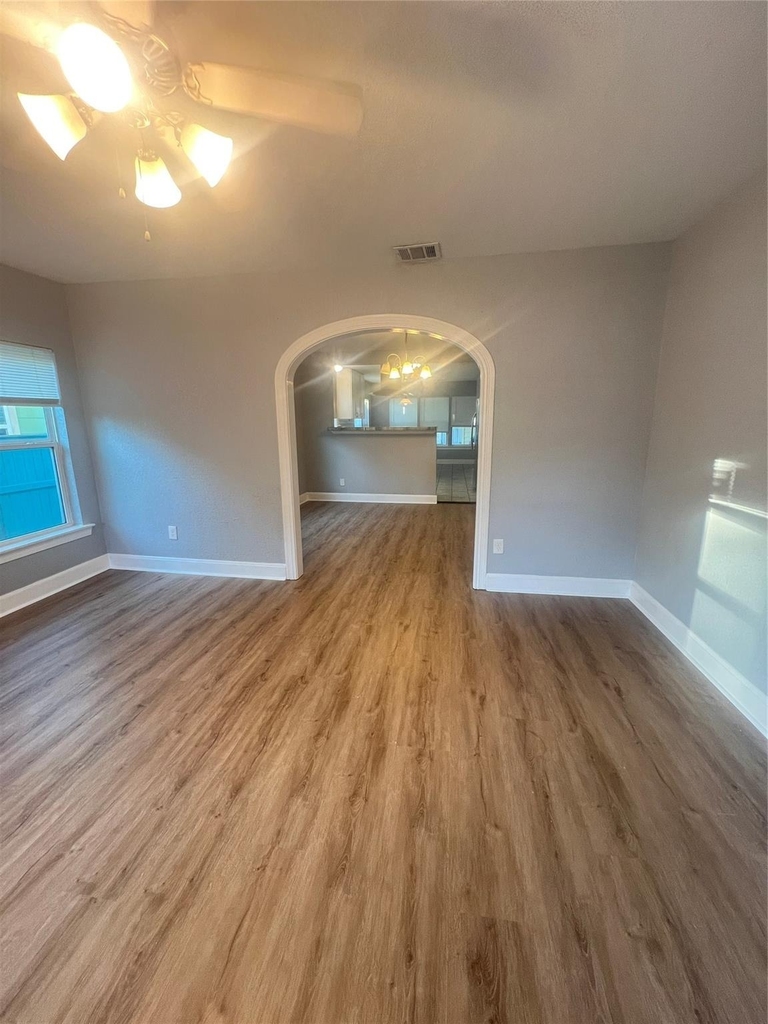 410 E Humble Street - Photo 2