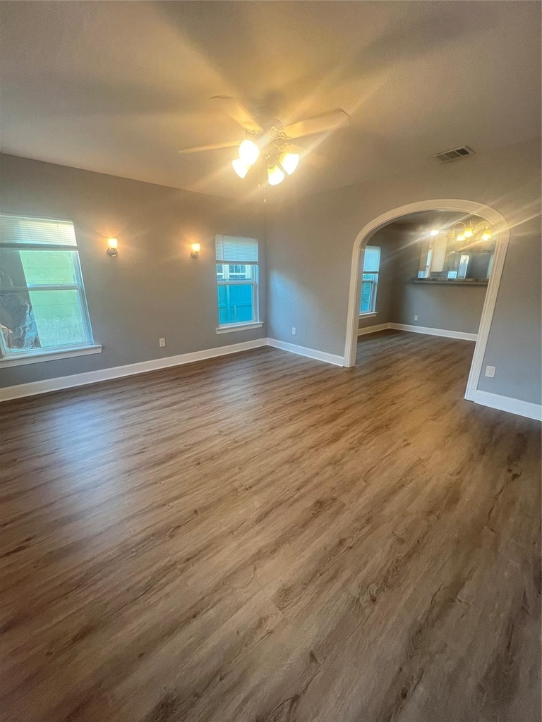 410 E Humble Street - Photo 1