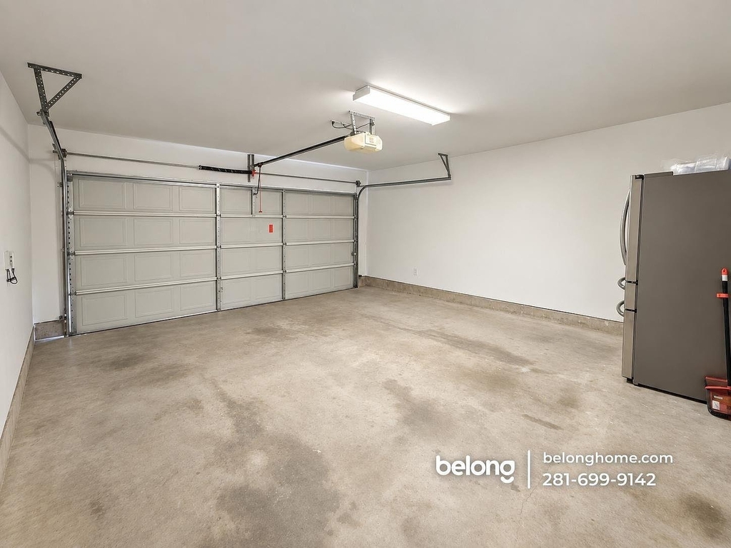 219 West 27th St - Photo 2